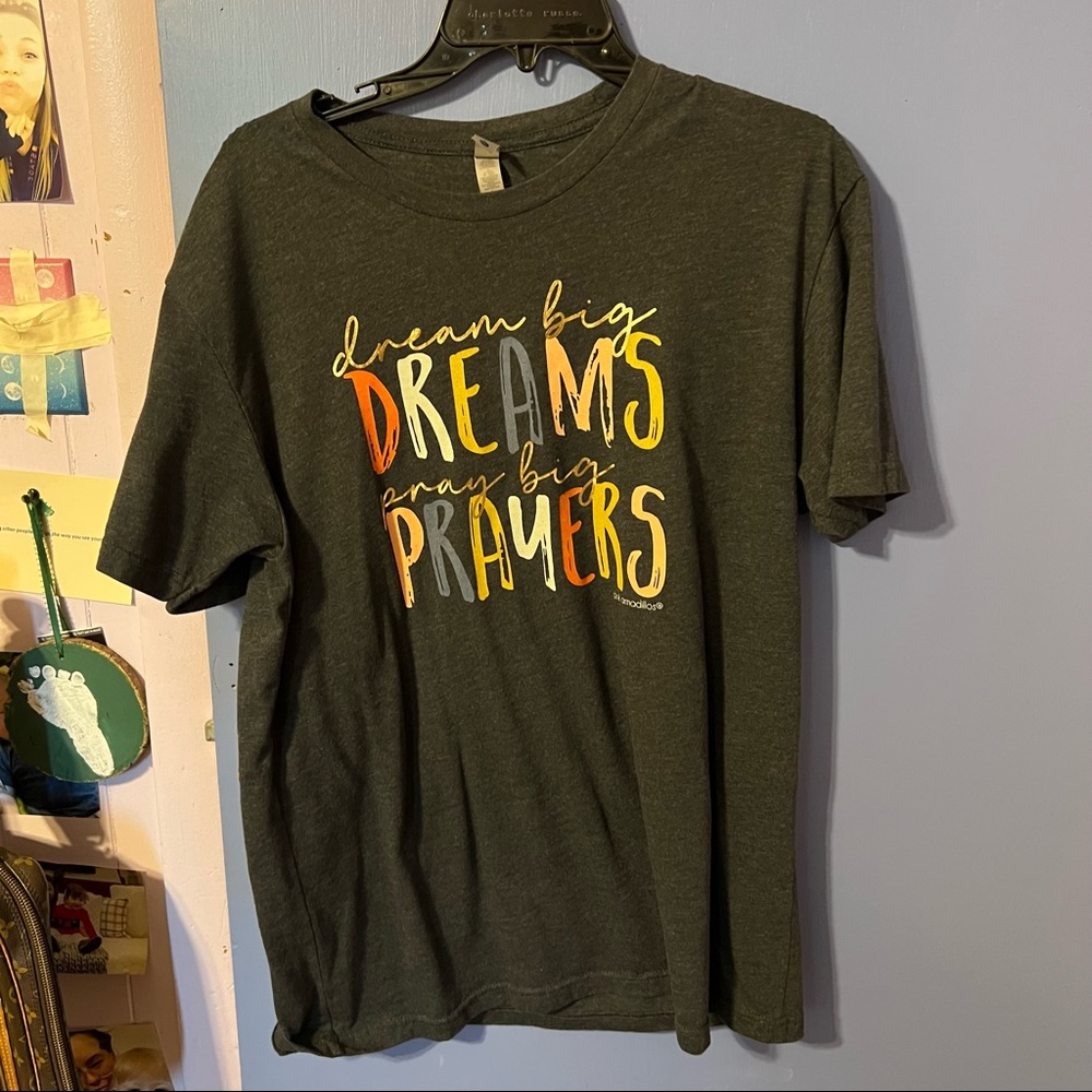 Dream and pray graphic tee
